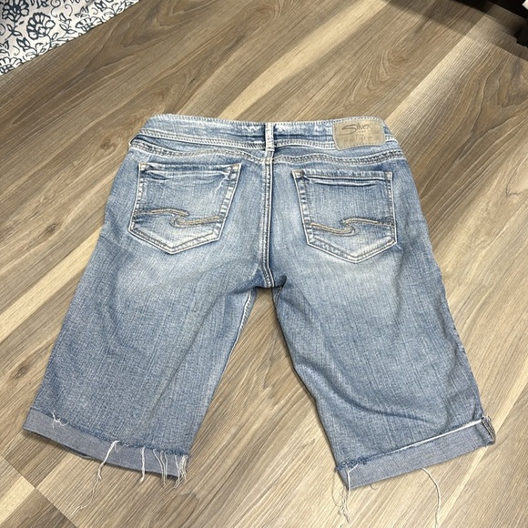 Silver jeans Suki Bermuda Distressed Denim Women Shorts size 27 - Picture 7 of 9